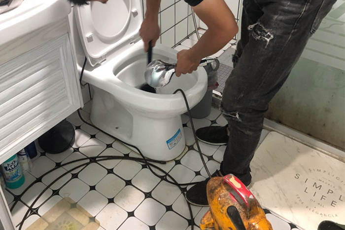 九所镇疏通下水道