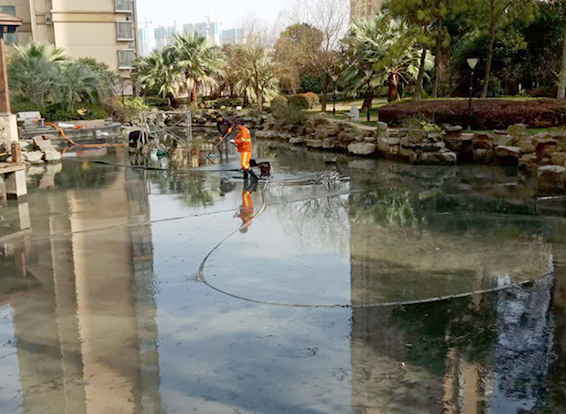 九所镇景观池淤泥清理