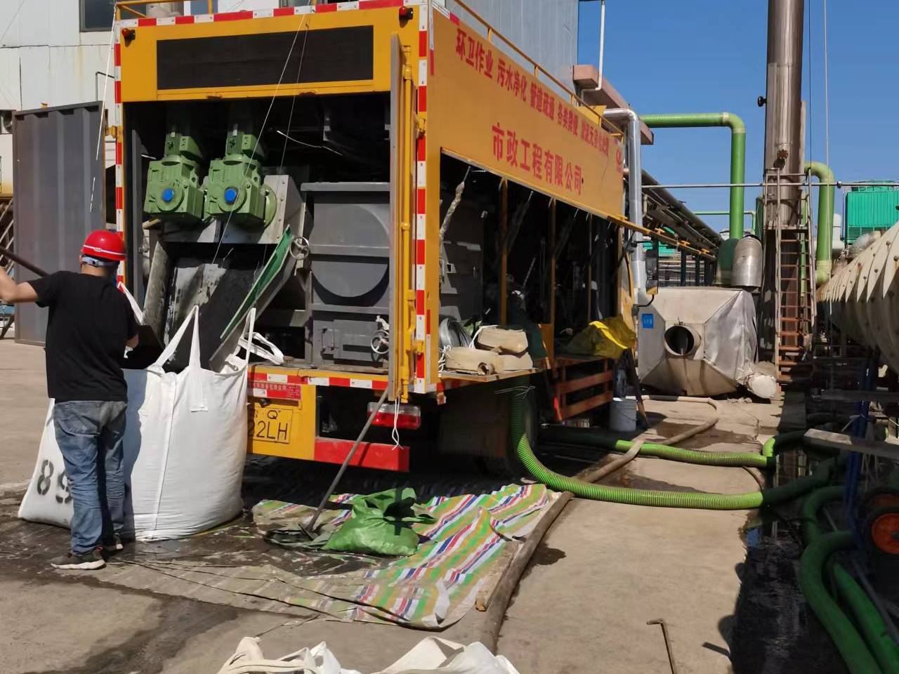 九所镇淤泥压干处理